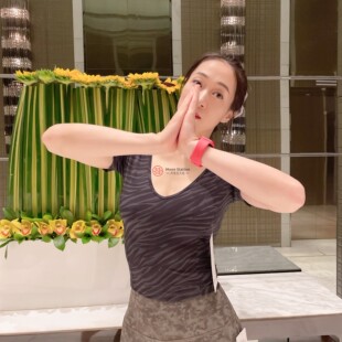 Lululemon Nulu Cropped Slim Yoga short sleeve V领T恤裸感面料