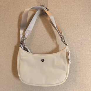 lululemon city essentials small  shoulder bag 单肩包 斜挎包