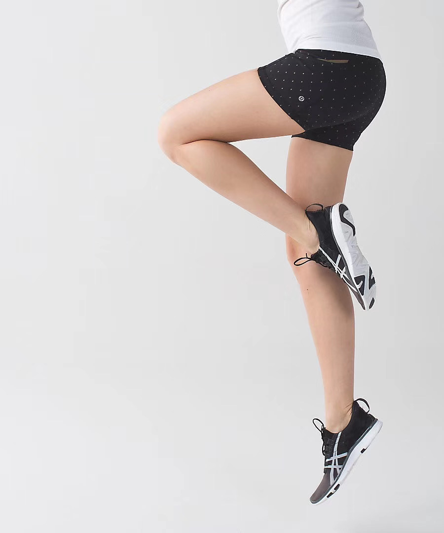 lululemon反光条侧面有口袋短裤