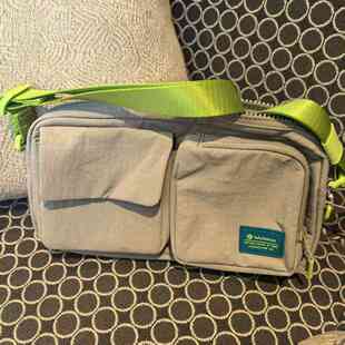 男女同款 lululemon 2.5L 多口袋斜挎包 crossbody multi pocket