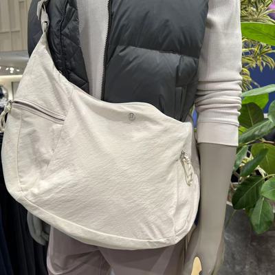 露露乐蒙新款斜挎牛角包