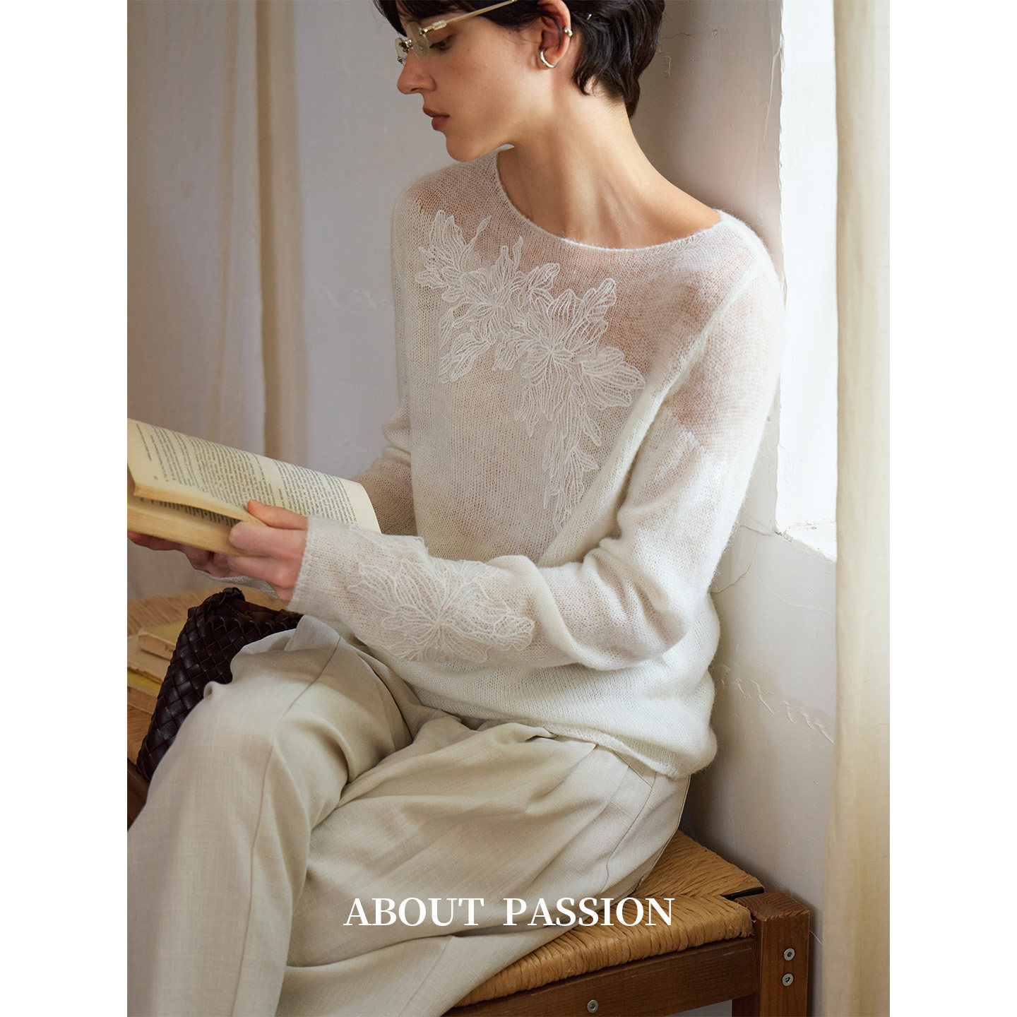About Passion设计感长袖薄款上衣女针织网纱花朵宽松上衣秋季