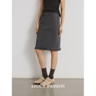 设计感木耳花边波点中长裙 About Passion