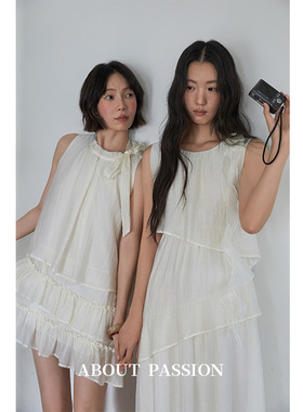 About Passion · 飘带花朵层次背心裙秋季设计感白色连衣裙