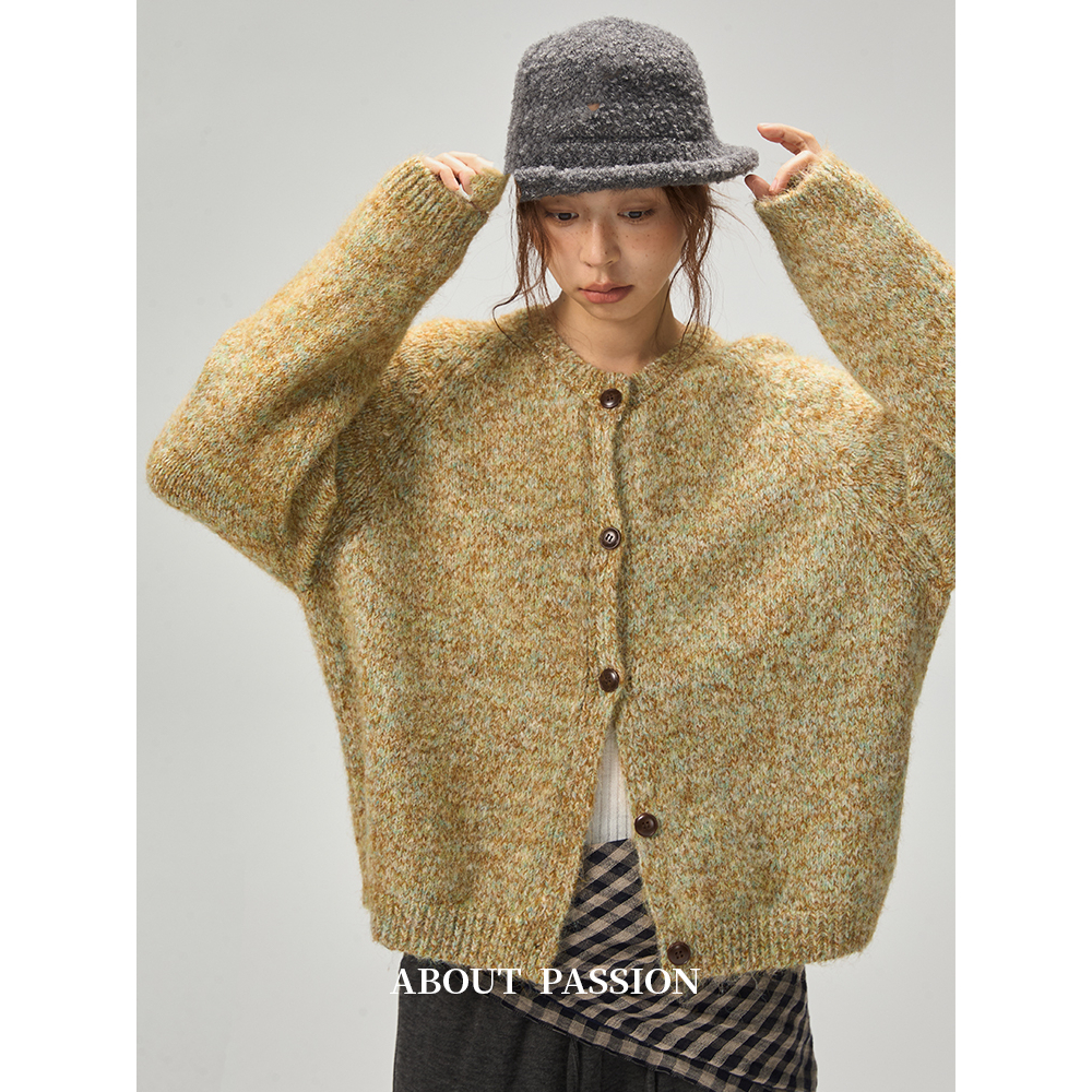 复古彩纱花线圆领针织绵羊毛开衫