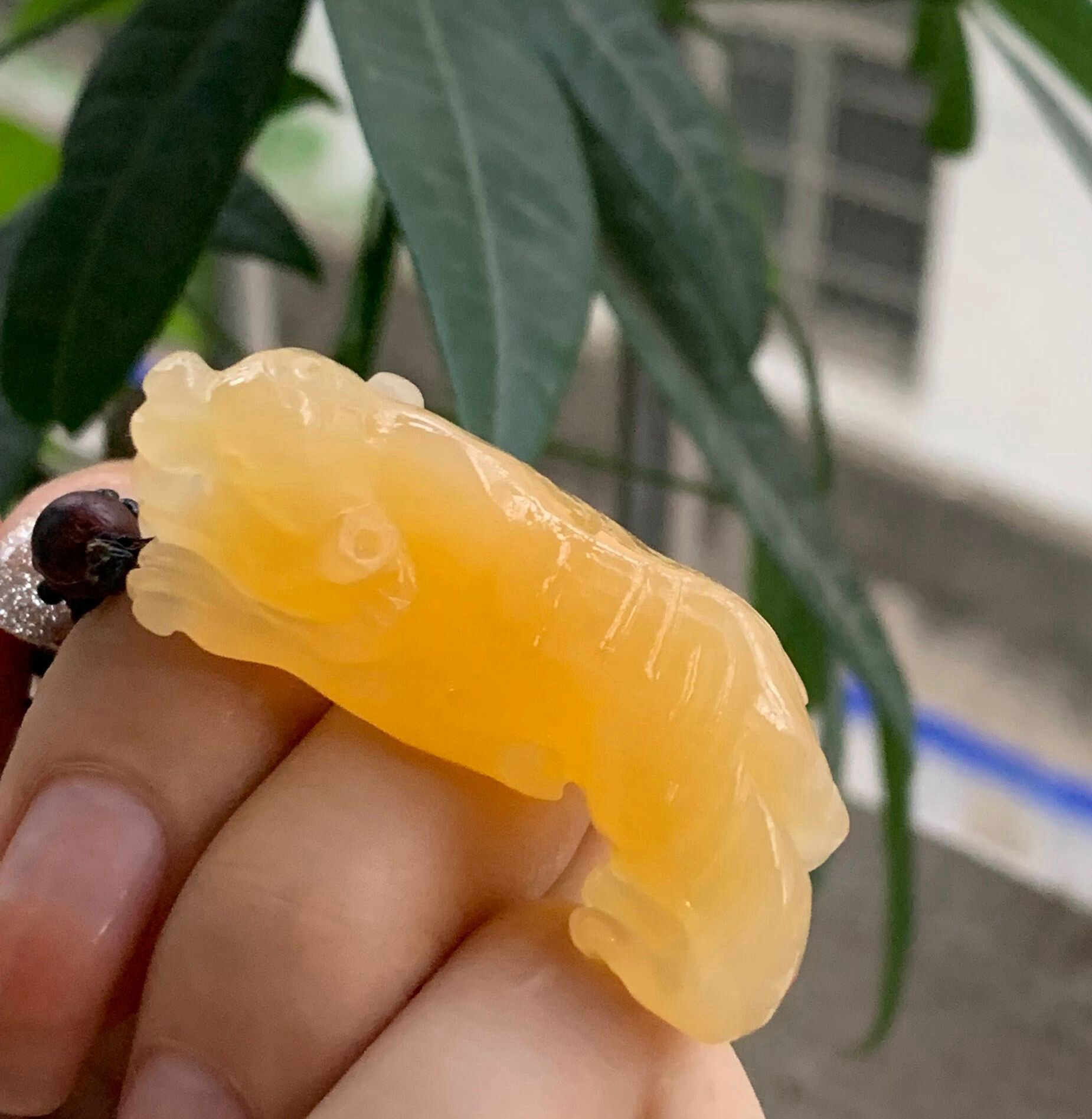 和田玉金丝玉虎虎生威立体挂件老虎女士生肖虎上山虎玉牌挂坠包邮