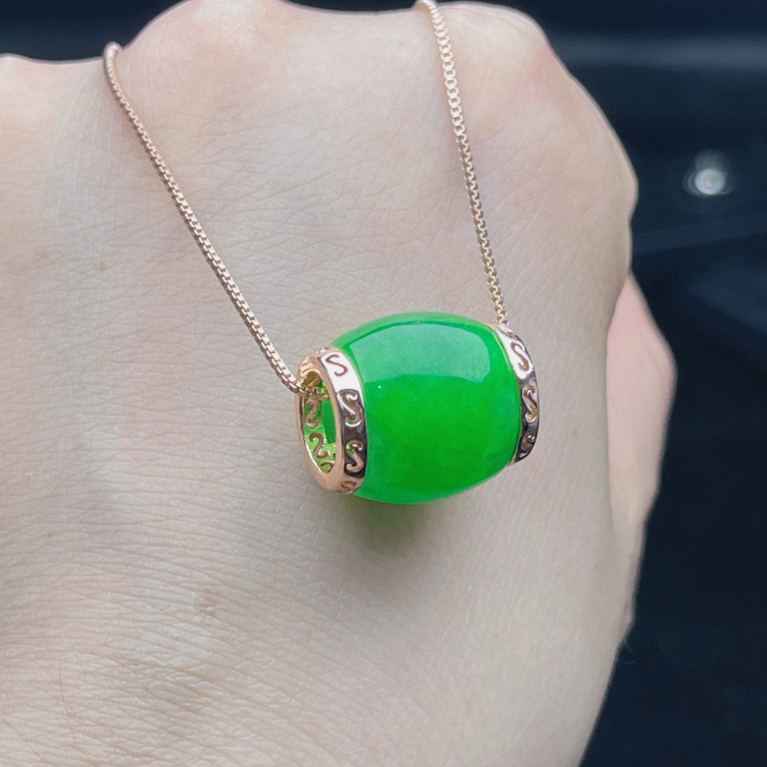 新款冰种翡翠镶嵌祖母绿路路通