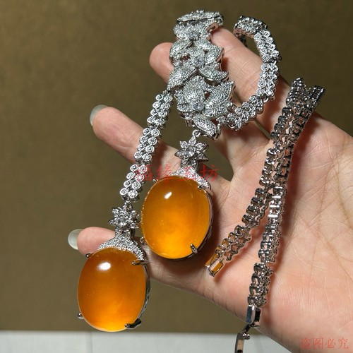 新款冰种石英岩玉石蛋面吊坠