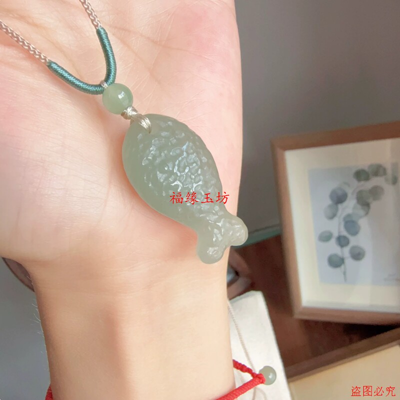 新中式锤纹东陵玉 精美雕刻小鱼吊坠 年年有余玉石吊坠挂件