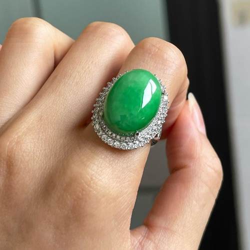 18k金镶嵌蛋面精美戒指A货玻璃种