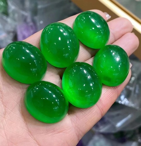 缅甸翡翠冰种帝王绿裸石