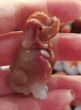 天然俏黄色黄玉生肖狗吊坠