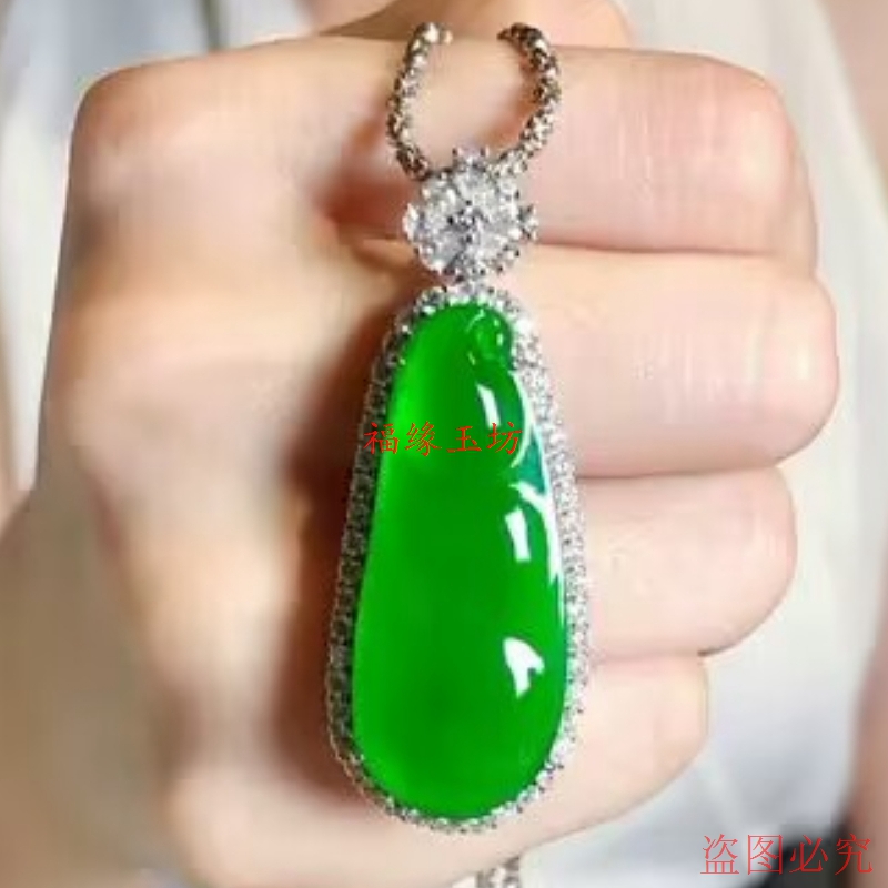 天然缅甸A货冰种翡翠四季豆吊坠