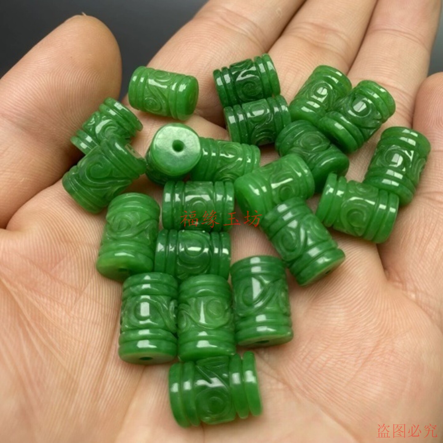 精品干青翡翠色回纹柱子桶珠图片