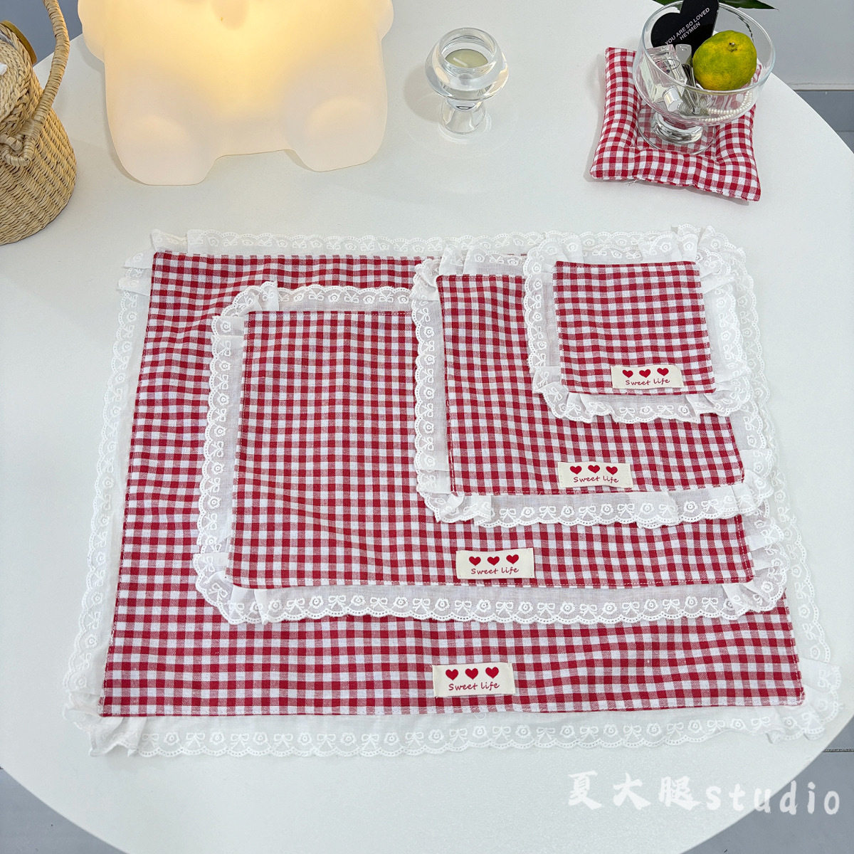 ins韩风红色格子杯垫蝴蝶结花边餐垫餐布装饰布拍照道具摄影背景,节庆用品/礼品,文化创意杯垫/餐垫,淘宝优惠券,粉丝福利购,淘宝优惠卷