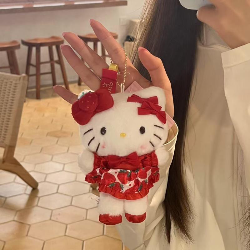 五十周年hellokitty草莓裙kt学生书包包挂件挂饰可爱草莓毛绒公仔