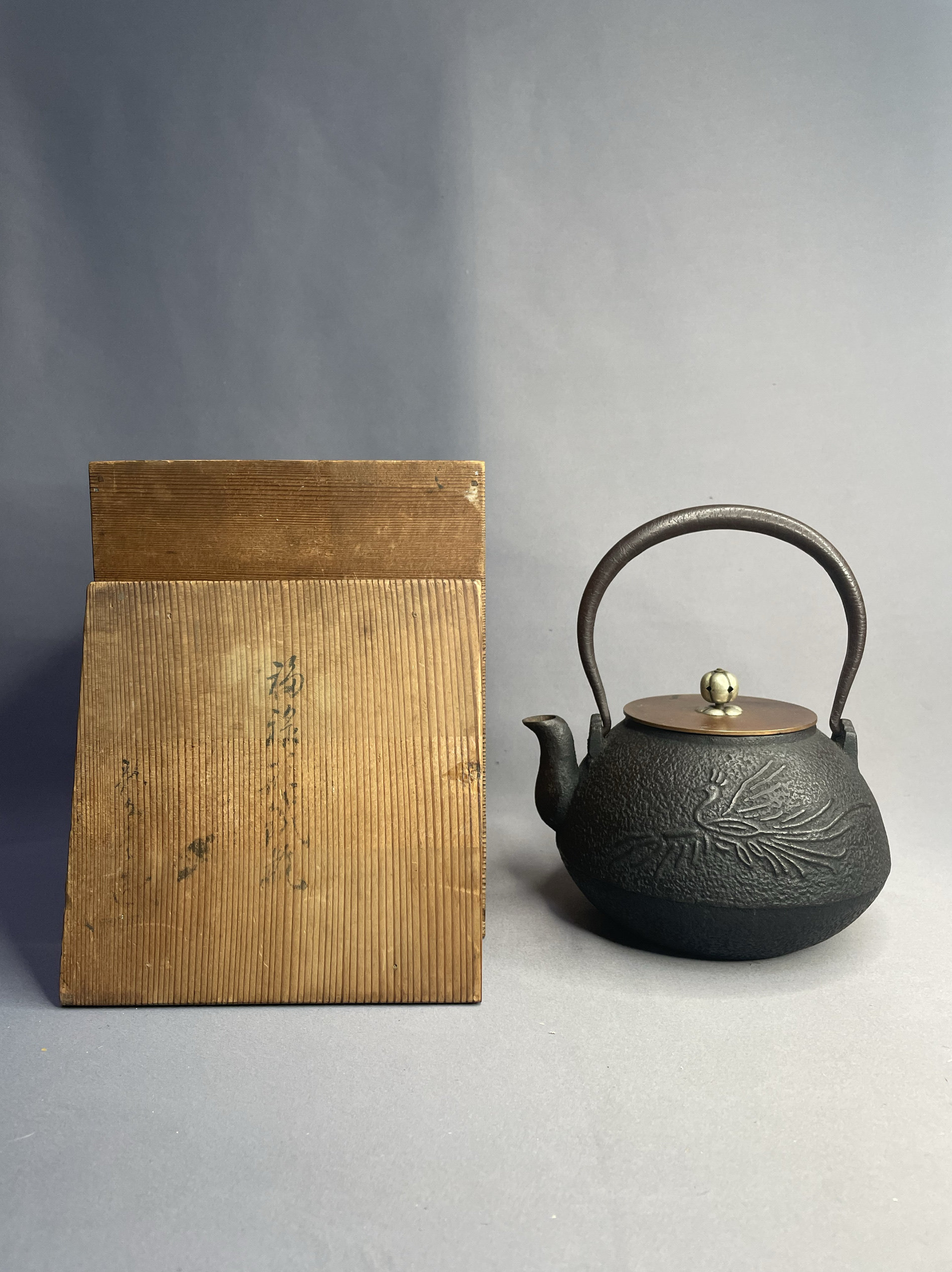 日本进口正品龙文堂铁壶铁瓶桐凤纹铜盖银摘1.2升1550g