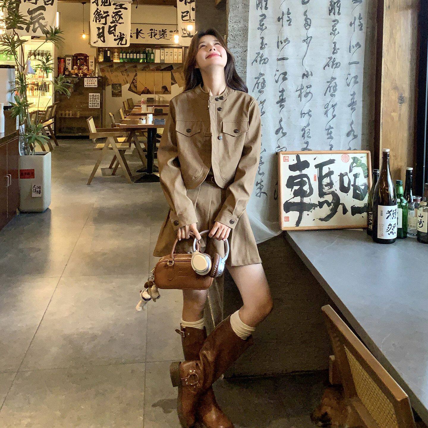 咖色复古轻熟风套装女2026秋新款时髦洋气炸街夹克百褶短裙两件套
