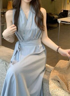 法式V领压褶无袖连衣裙女夏季高级感绑带收腰背心裙复古A字大摆裙