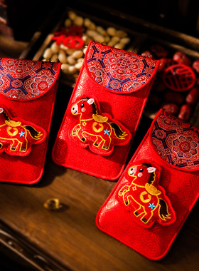 2026马年布艺红包新款春节卡通马刺绣利是封儿童挂脖压岁钱红包袋