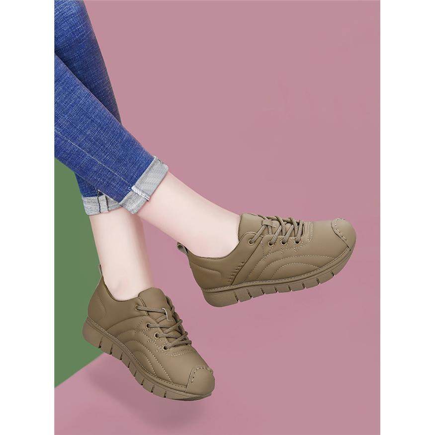 软底中年妈妈平底低帮女皮鞋2025夏款单鞋舒适不累脚运动鞋休闲鞋