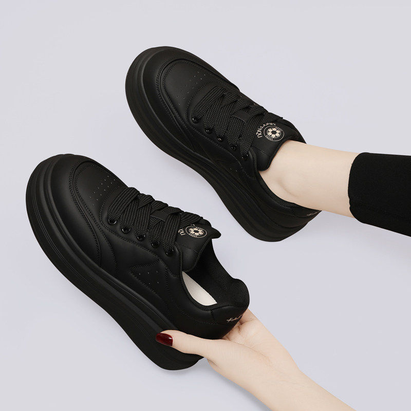 黑色厚底板鞋女款2025新款夏季百搭真皮时尚面包鞋子女休闲运动鞋