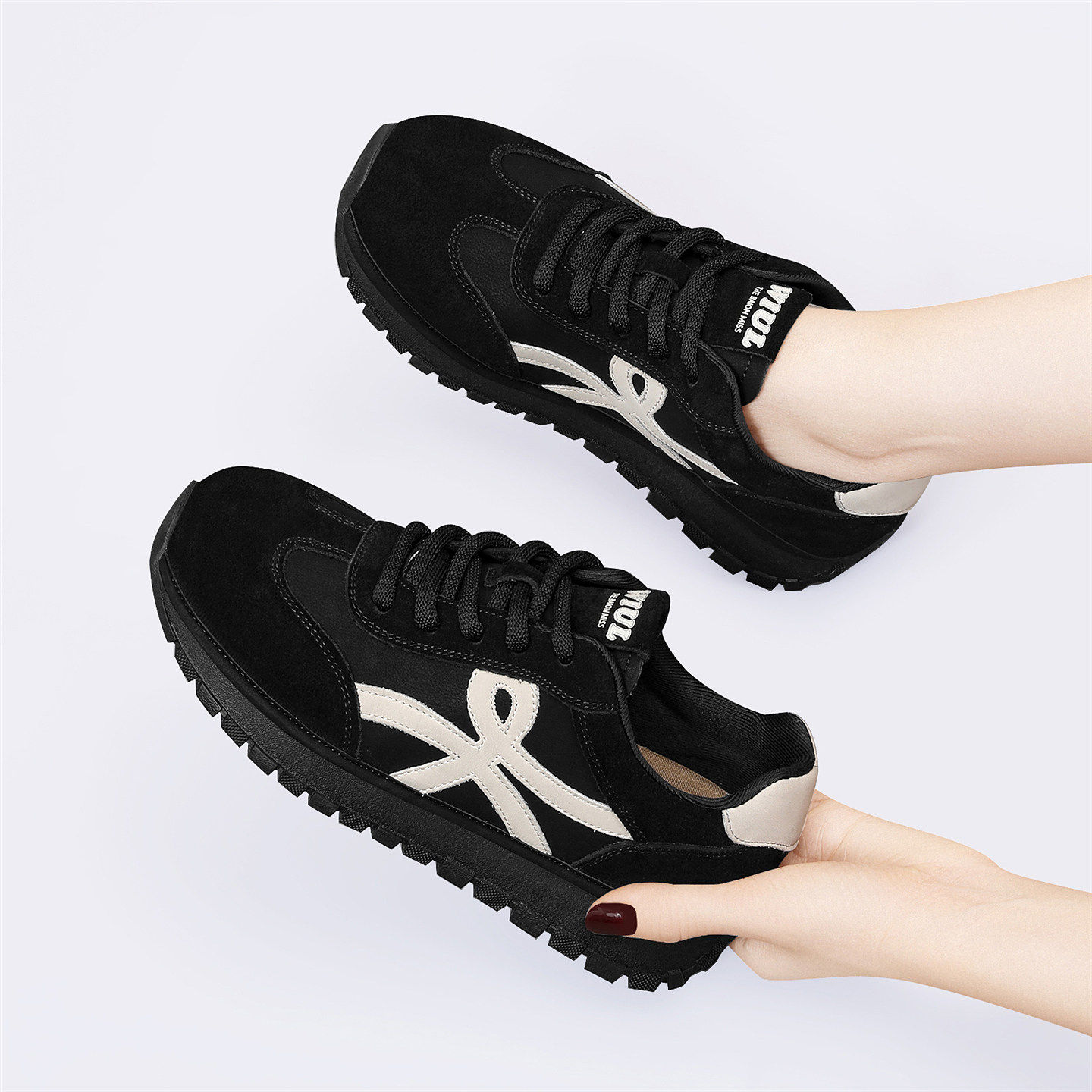 黑色德训鞋女2025冬季新款加绒运动休闲鞋平底百搭软底耐磨运动鞋