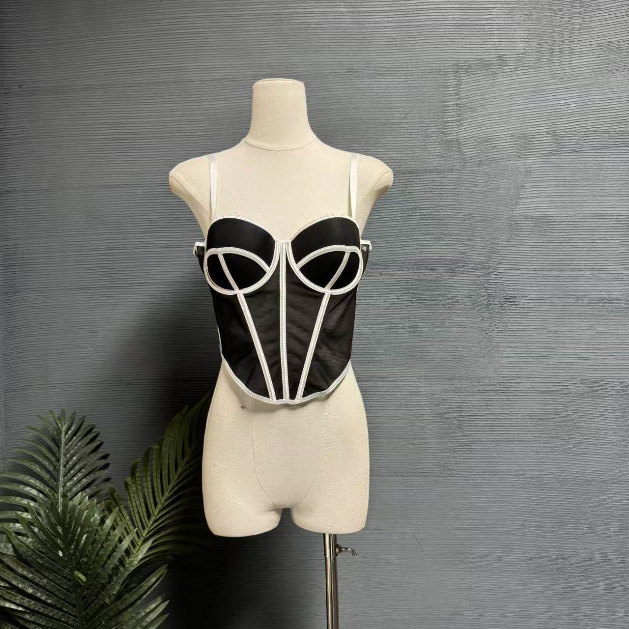 镜服饰2026新款性感鱼骨抹胸女吊带露背收腰塑身短款上衣1427