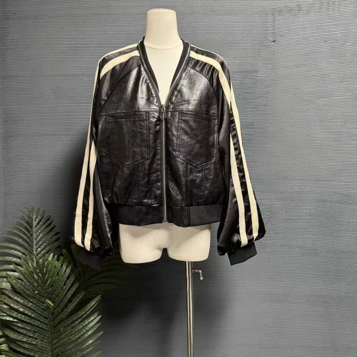 镜服饰秋冬季撞色拼接袖皮衣女宽松V领拉链棒球服休闲外套10826