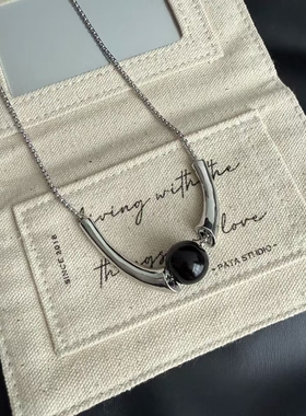 欧美风黑色圆珠玛瑙牛角形状项链女轻奢气质小众设计长款毛衣链女