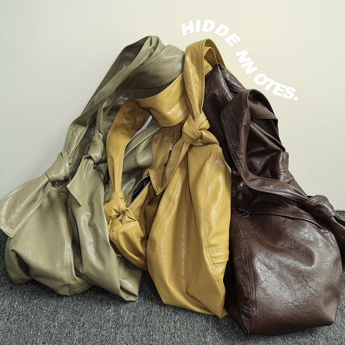 可调节的肩带背起来就是舒服