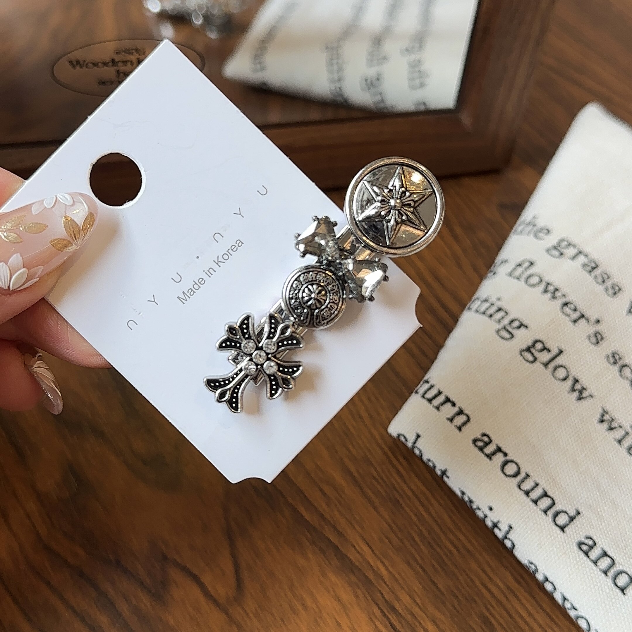 thumbnail for Korean version of sweet cool punk style hairpin, silver distressed retro side clip, side bangs, broken hair, duckbill clip, forehead top clip