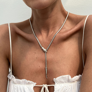 蛇头扁蛇骨链项链女 2026春夏个性小众设计嘻哈潮流搭配服装饰品