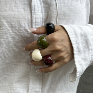 光面树脂面包型戒指女2025冬季时尚嘻哈潮流个性网红拍照搭配饰品