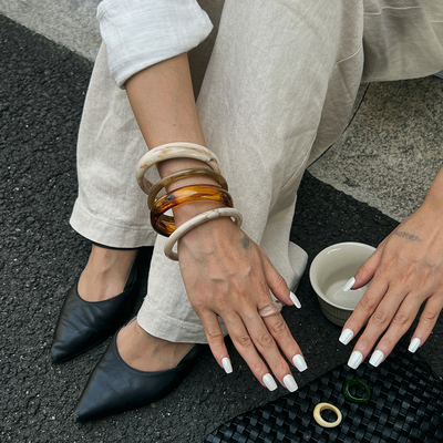 简约树脂纹理手镯女 2025冬季新潮时尚个性网红气质ins风旅拍手环