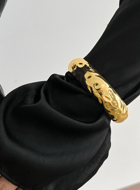 圆形敲打面弹簧手镯女 2025年夏季新潮高级时尚模特T台走秀配饰品