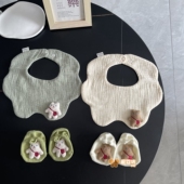 原创婴儿口水巾纯棉纱布围嘴袜子组合套装 防吐奶围兜新生儿口水兜