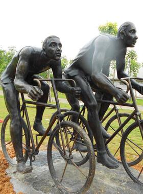 承接铸铜名人全身像步行街广场运动人物造型雕塑摆件户外景观装饰