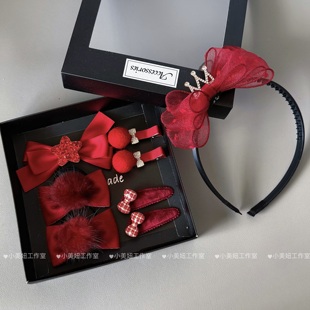 酒红色儿童发饰礼盒女童新年头饰套装皇冠发箍丝绒蝴蝶结毛球发夹