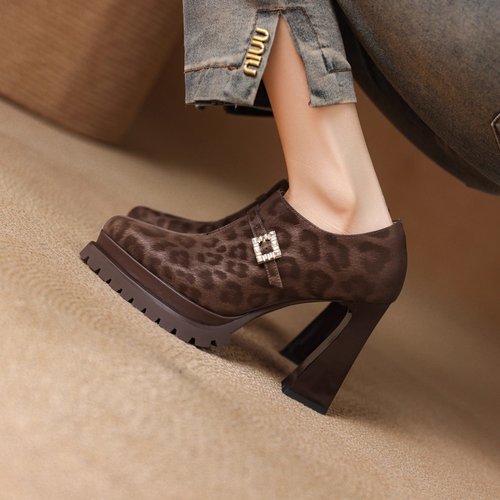 豹纹尖头防水台粗跟高跟深口单鞋