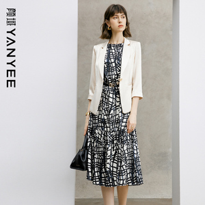 颜域高级感搭配一整套早春2026新款女装套装西装外套连衣裙两件套