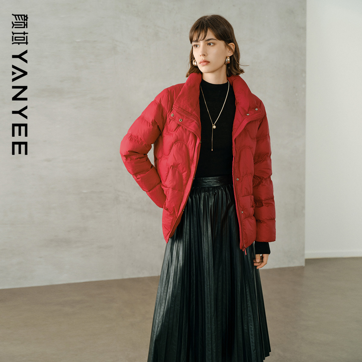 颜域红色气质翻领羽绒服