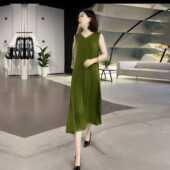 无袖 过膝裙中年妈妈打底背心裙 中长款 V领连衣裙夏季 纯色宽松大码