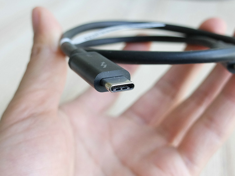 기존 5K THUNDERBOLT 3 데이터 케이블 0.5M 소프트 케이블 USB4|3.2와 호환되는 전속 40G 60W 도킹 스테이션 그래픽 카드 독