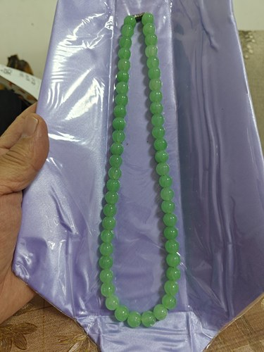 天然翡翠阳绿珠链地方玉珠子  饱满颗颗水头好颜色均匀危地马拉料