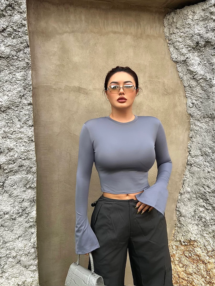 [Never return or exchange for big promotion products] LA PINKY homemade tight and slim round neck slit horseshoe sleeve top