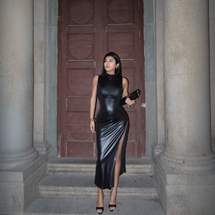 LAPINKY迷情曼哈顿 开叉连衣裙 欧美性感紧身弹力黑色半高领无袖