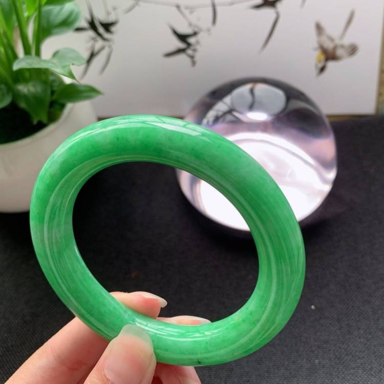 冰糯种满绿圆条翡翠处理玉手镯