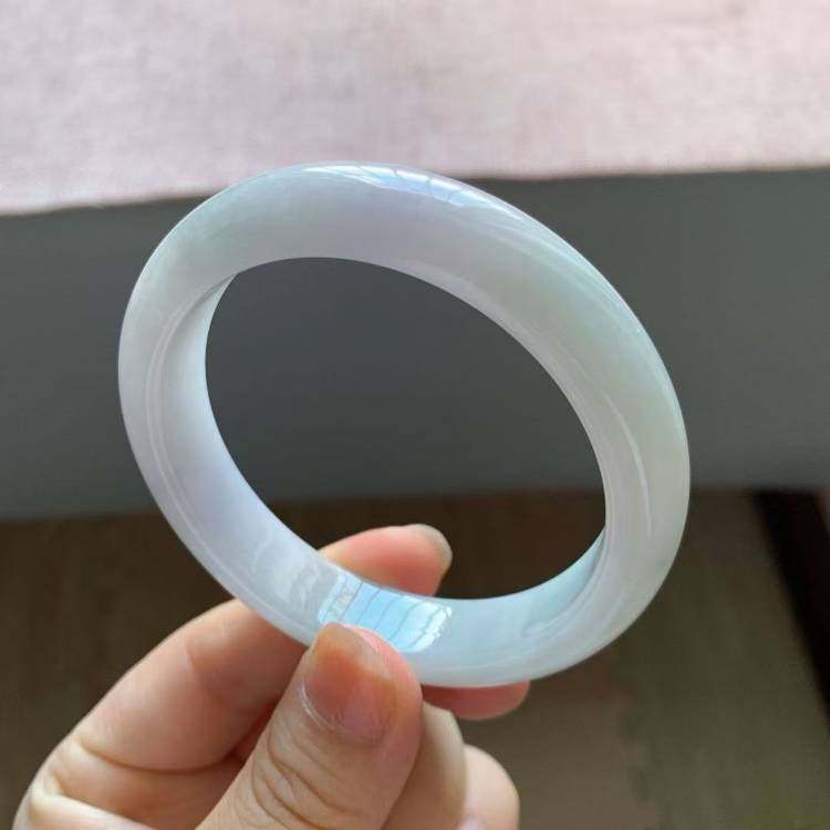 紫罗兰春带彩翡翠处理玉手镯