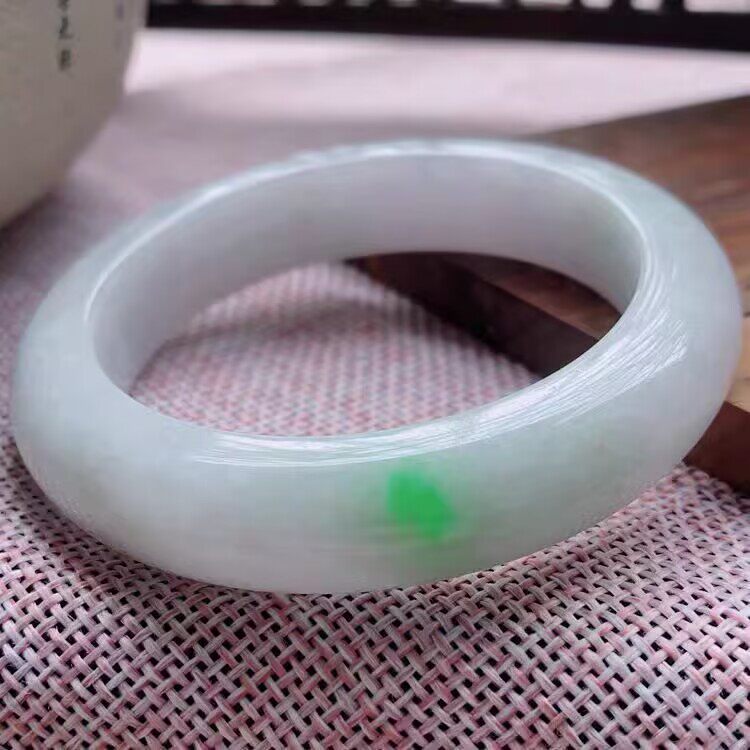 冰糯种飘绿花翡翠处理玉手镯